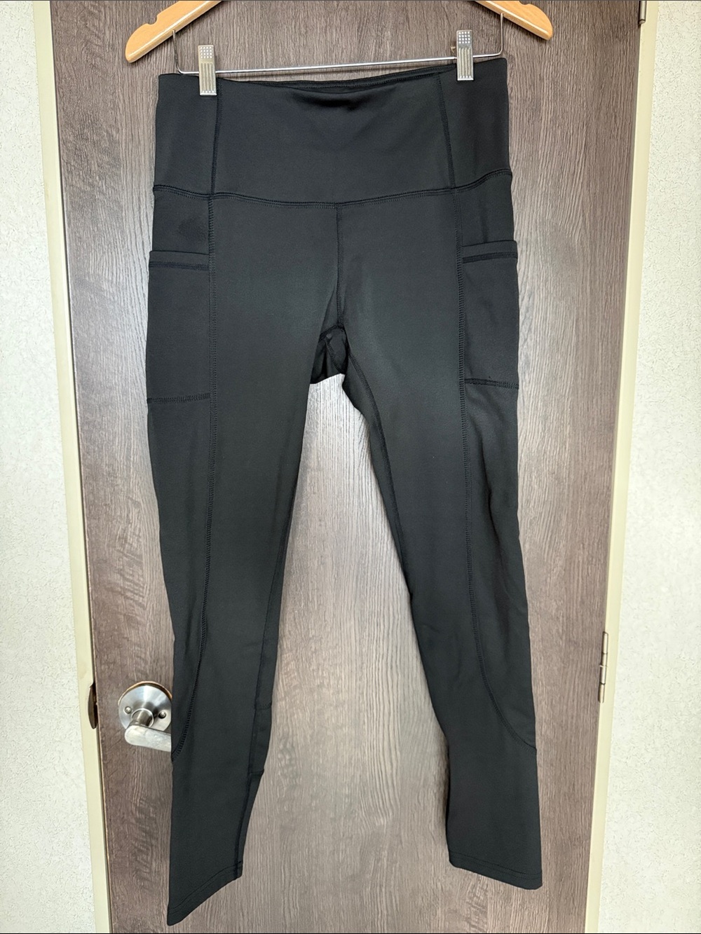 R. Sofia. Fleece lined leggings. Size M